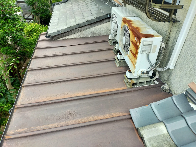 トタン屋根